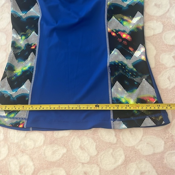 ☀️ 3 / $15 Sale☀️ Fila Spot Running Top *Glows, Pocket - Picture 9 of 10